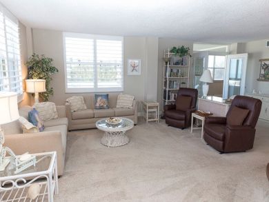 Enjoy  Views of the Gulf from this Two Bedroom Siesta Condo